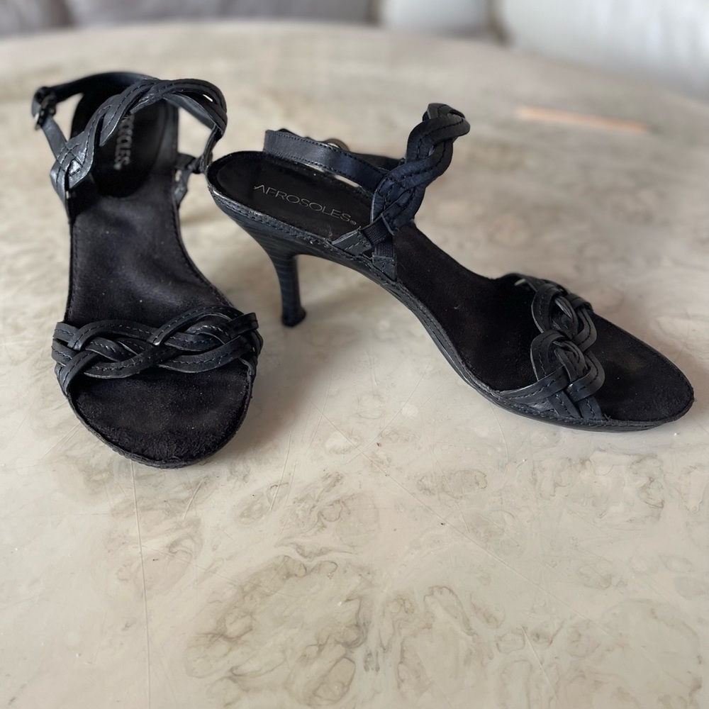 Aerosoles, summer sandals, size US 9. 3” stacked heel, leather.